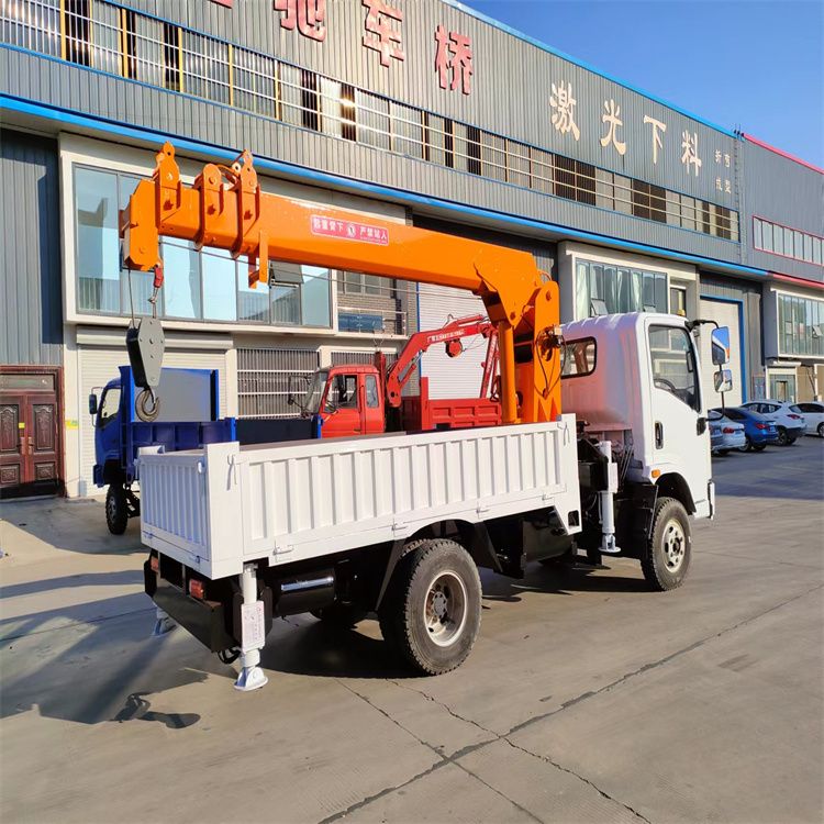 珠海市三轮随车吊定制 农用改装机自备吊中瑞长期出售